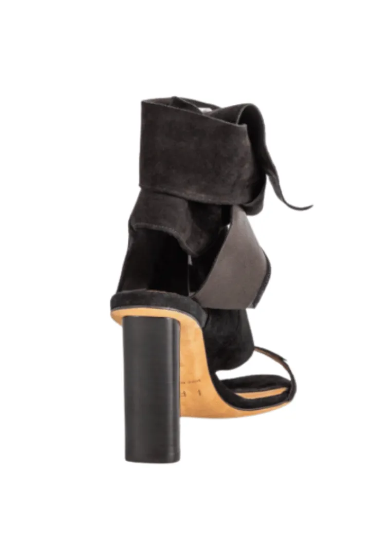 BLACK HIGH-HEELED SANDALS WITH RIBBON